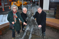 Gourock Statue Annie Dec 2015